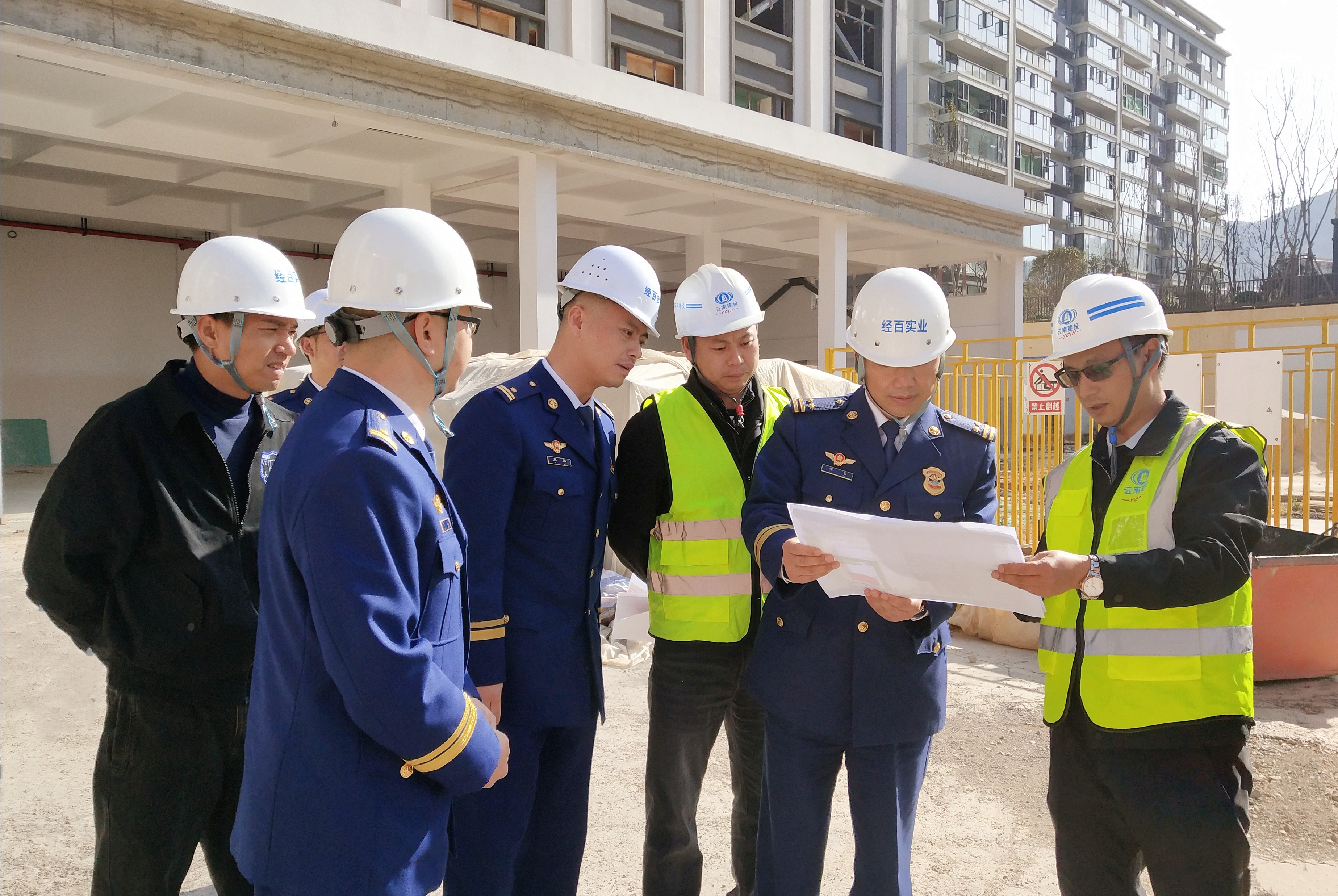 昆明市消防救援支隊(duì)政委李飛調(diào)研經(jīng)開區(qū)黃土坡消防救援站建設(shè)項(xiàng)目