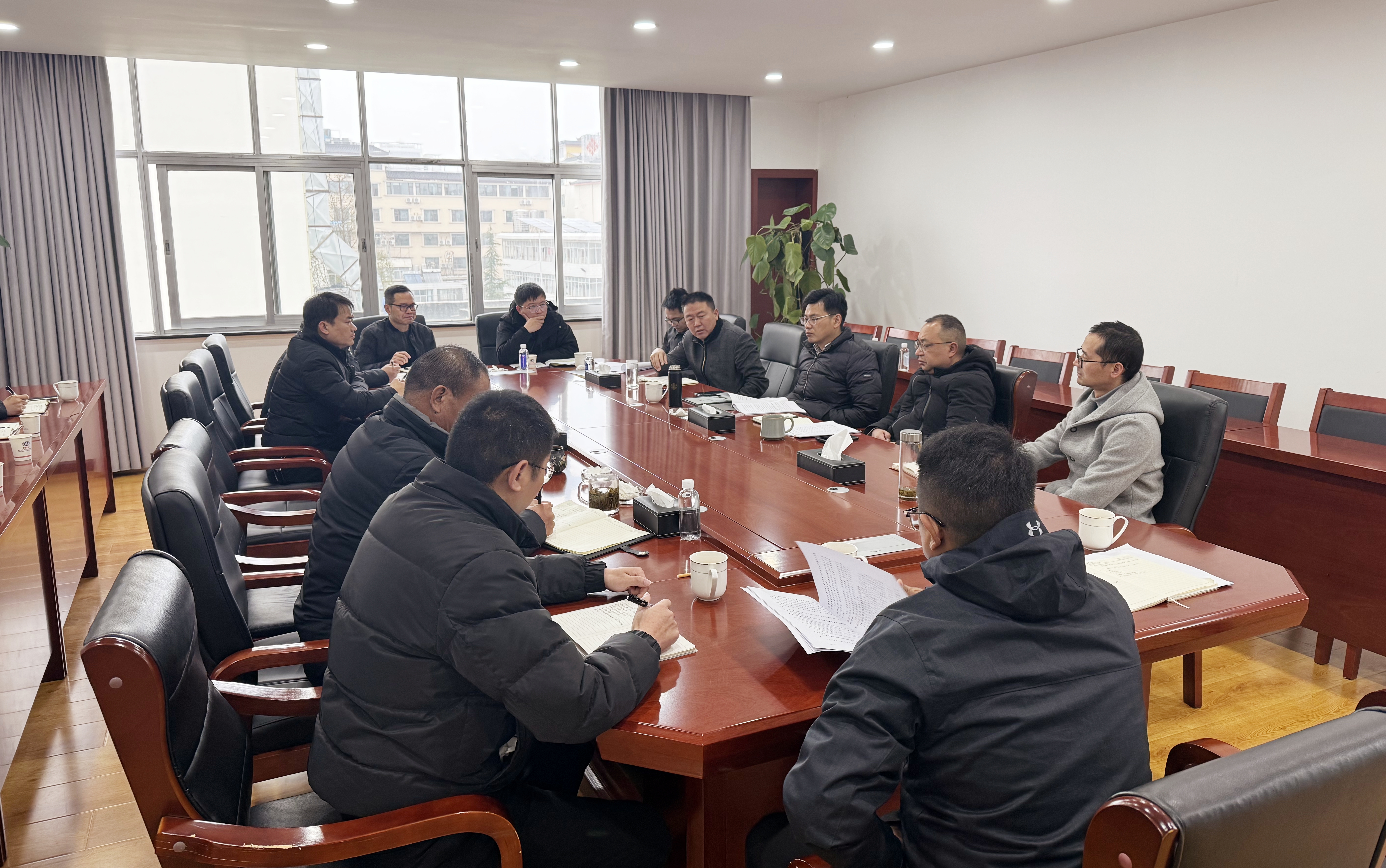 公司領(lǐng)導(dǎo)到麗江公司召開經(jīng)濟(jì)工作會(huì)