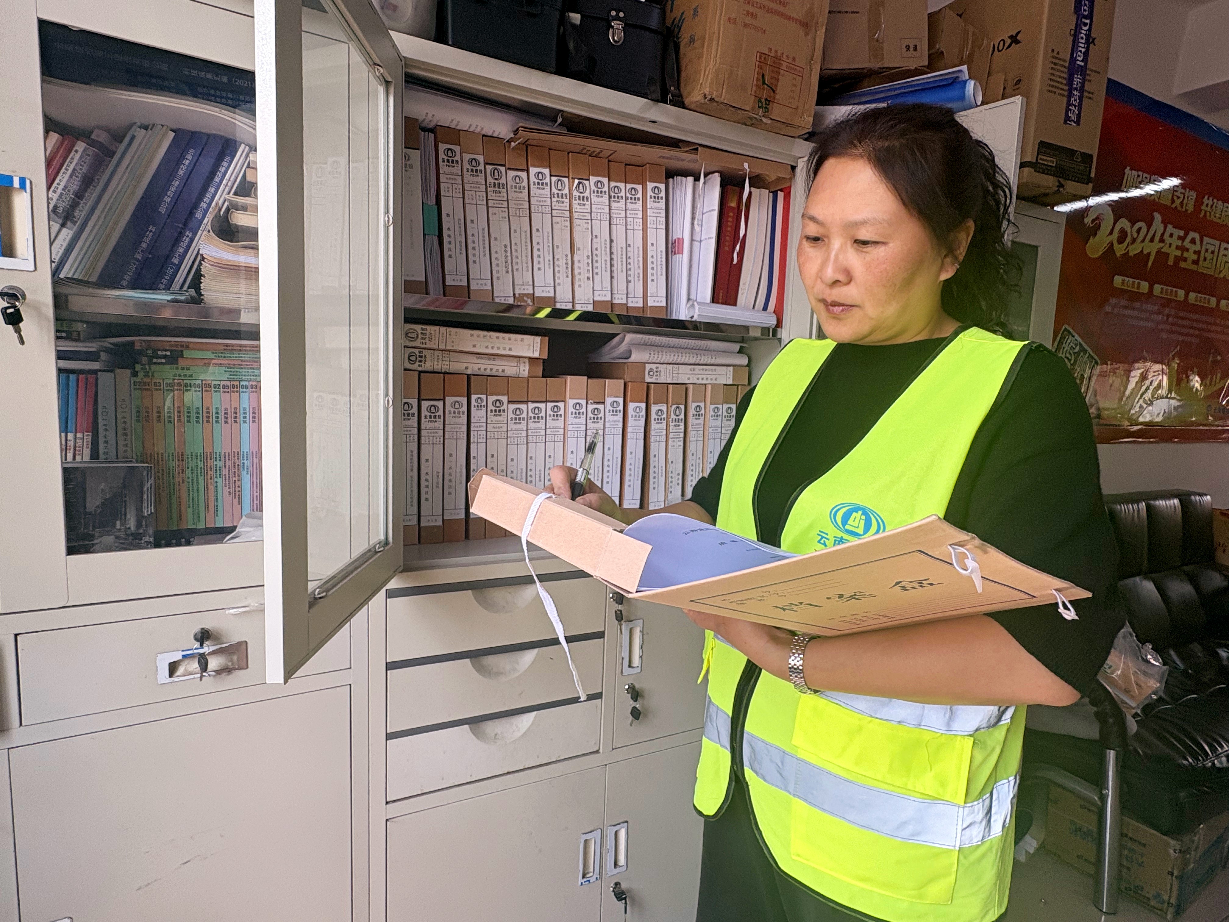 榜樣 | 26年“檔案人生”，解鎖金波的無(wú)限可能