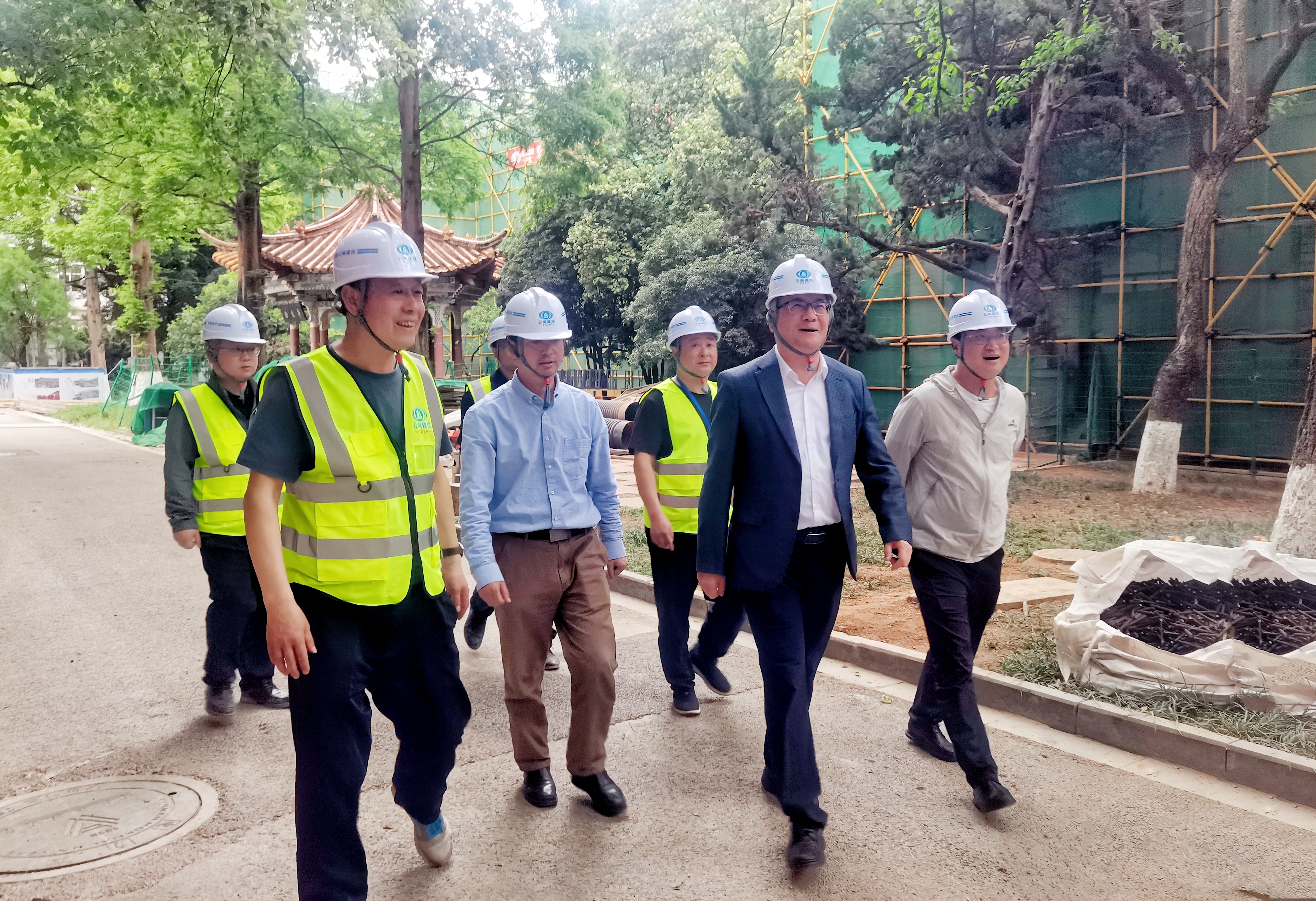云南師范大學(xué)黨委書(shū)記張祖武率隊(duì)調(diào)研公司在建項(xiàng)目