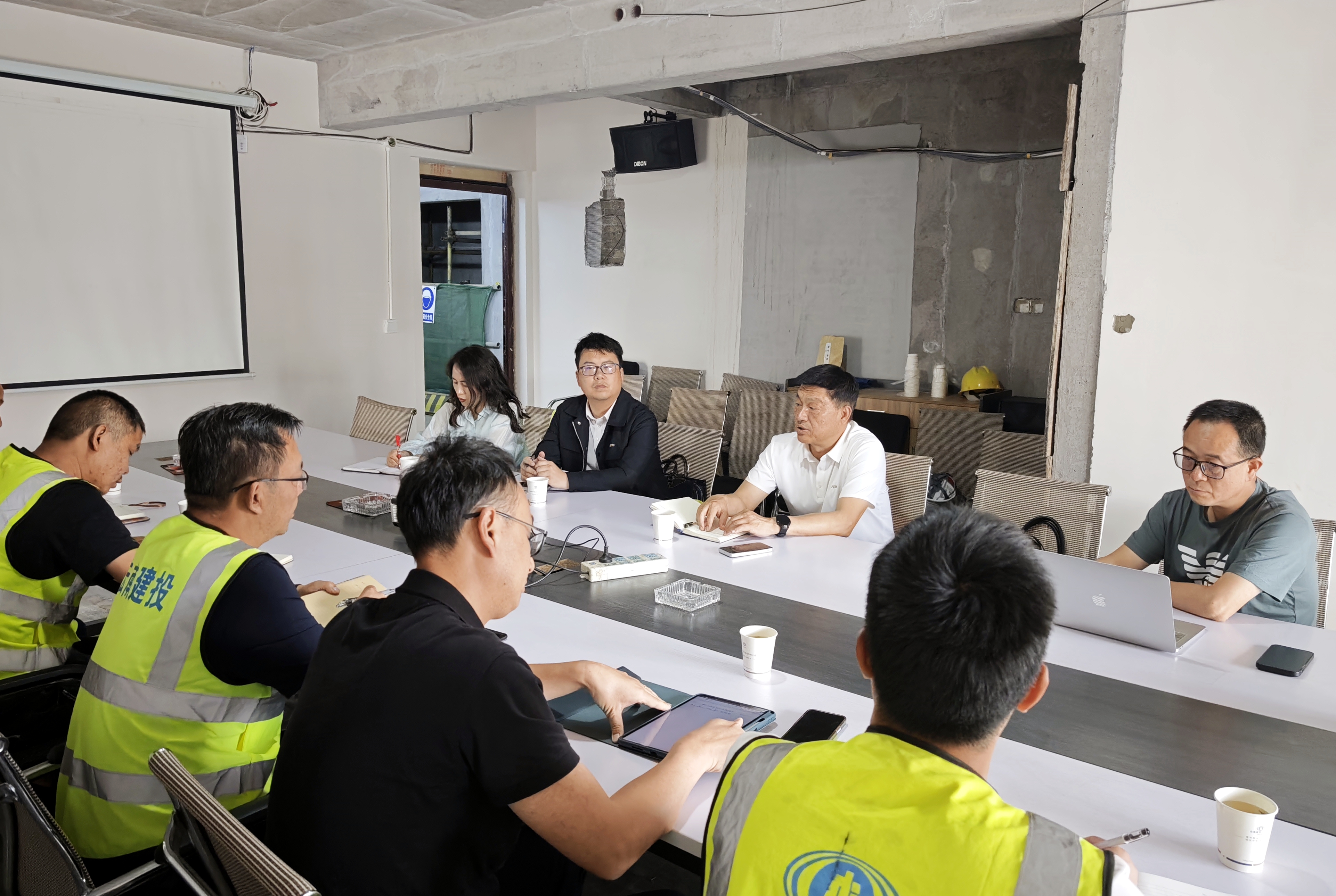 彭云調(diào)研實力觀邸小區(qū)總承包項目