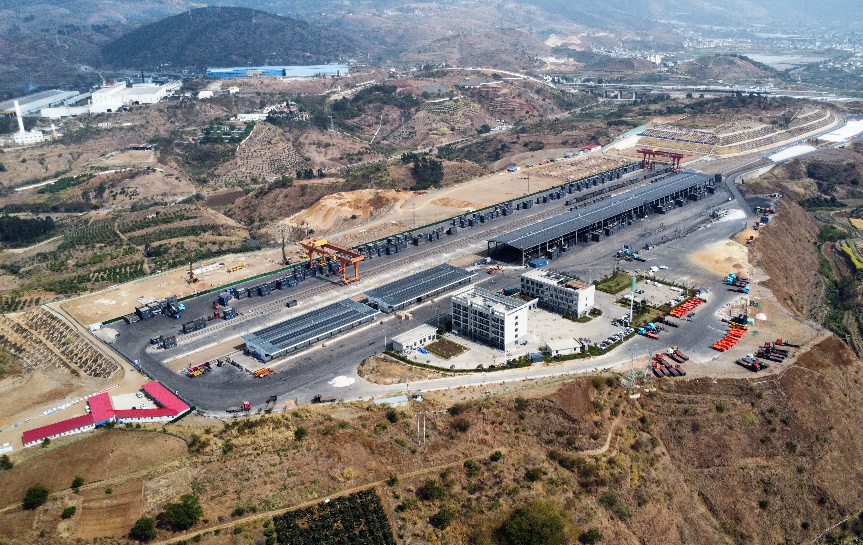 奮戰(zhàn)二季度丨蒲縹物流園分布式光伏自發(fā)自用余電上網(wǎng)項(xiàng)目（一期）并網(wǎng)發(fā)電