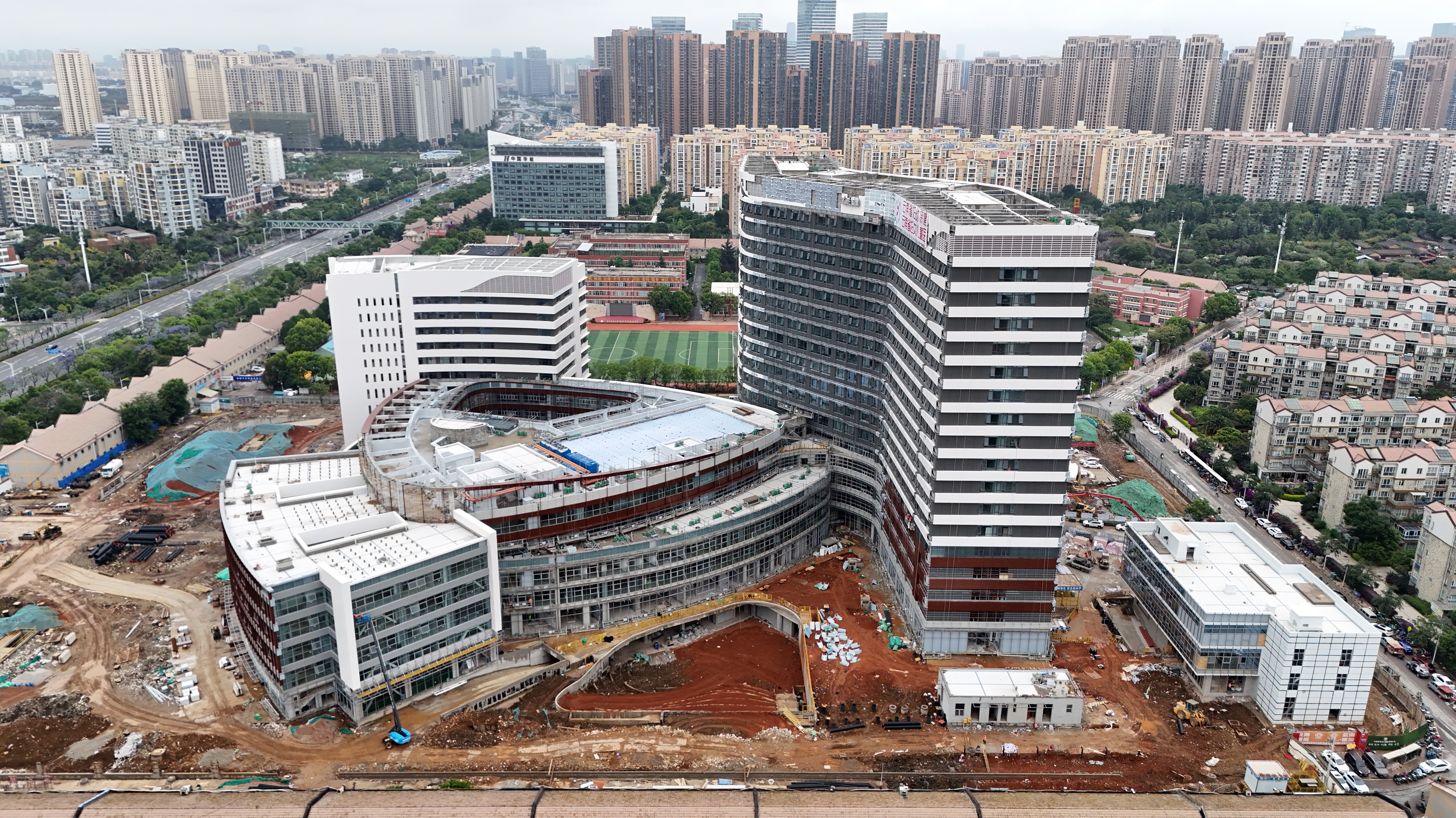 彭云一行到項(xiàng)目一線檢查指導(dǎo) 看望慰問干部職工