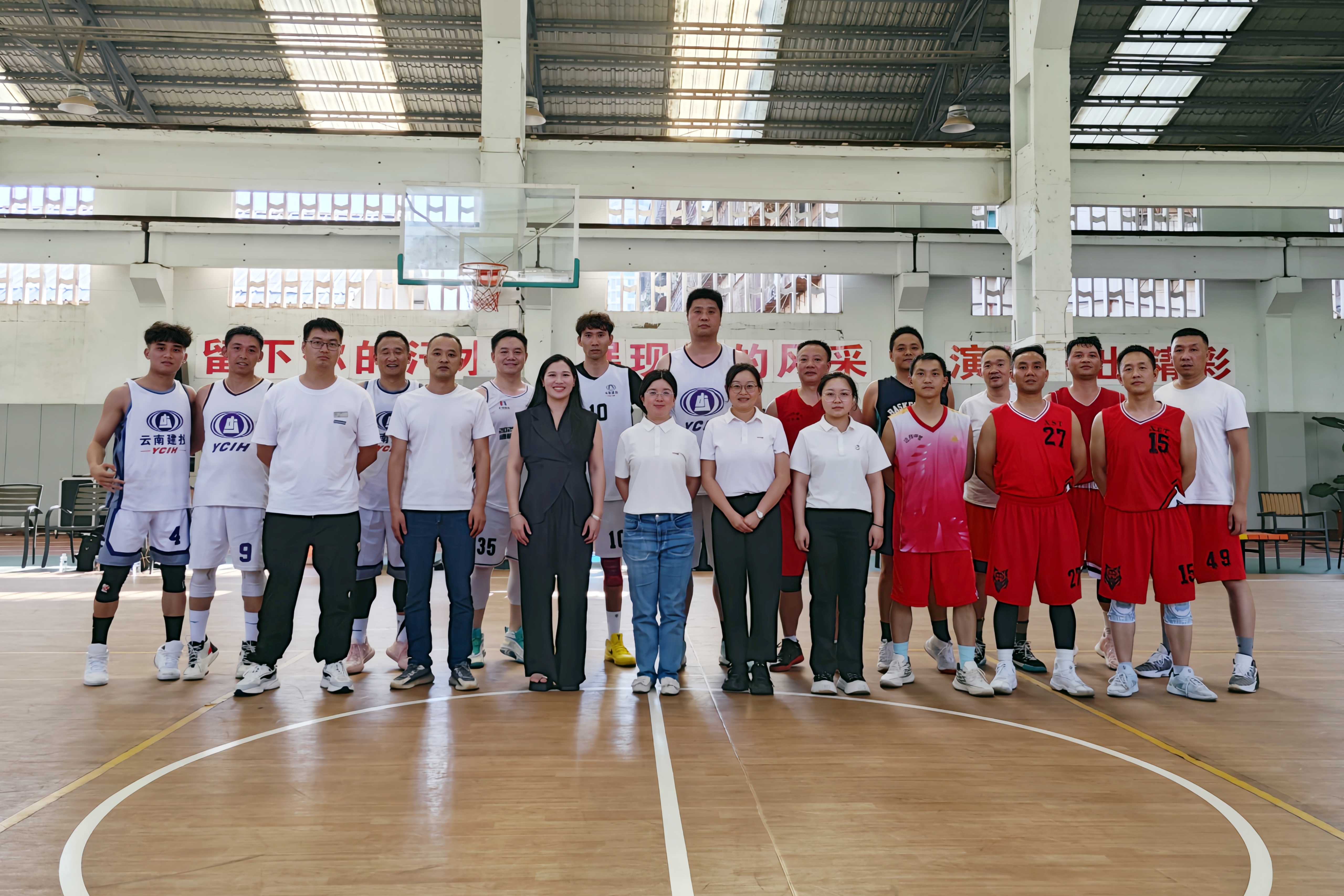 篆新公司與原77325部隊(duì)轉(zhuǎn)業(yè)軍人開展籃球友誼賽