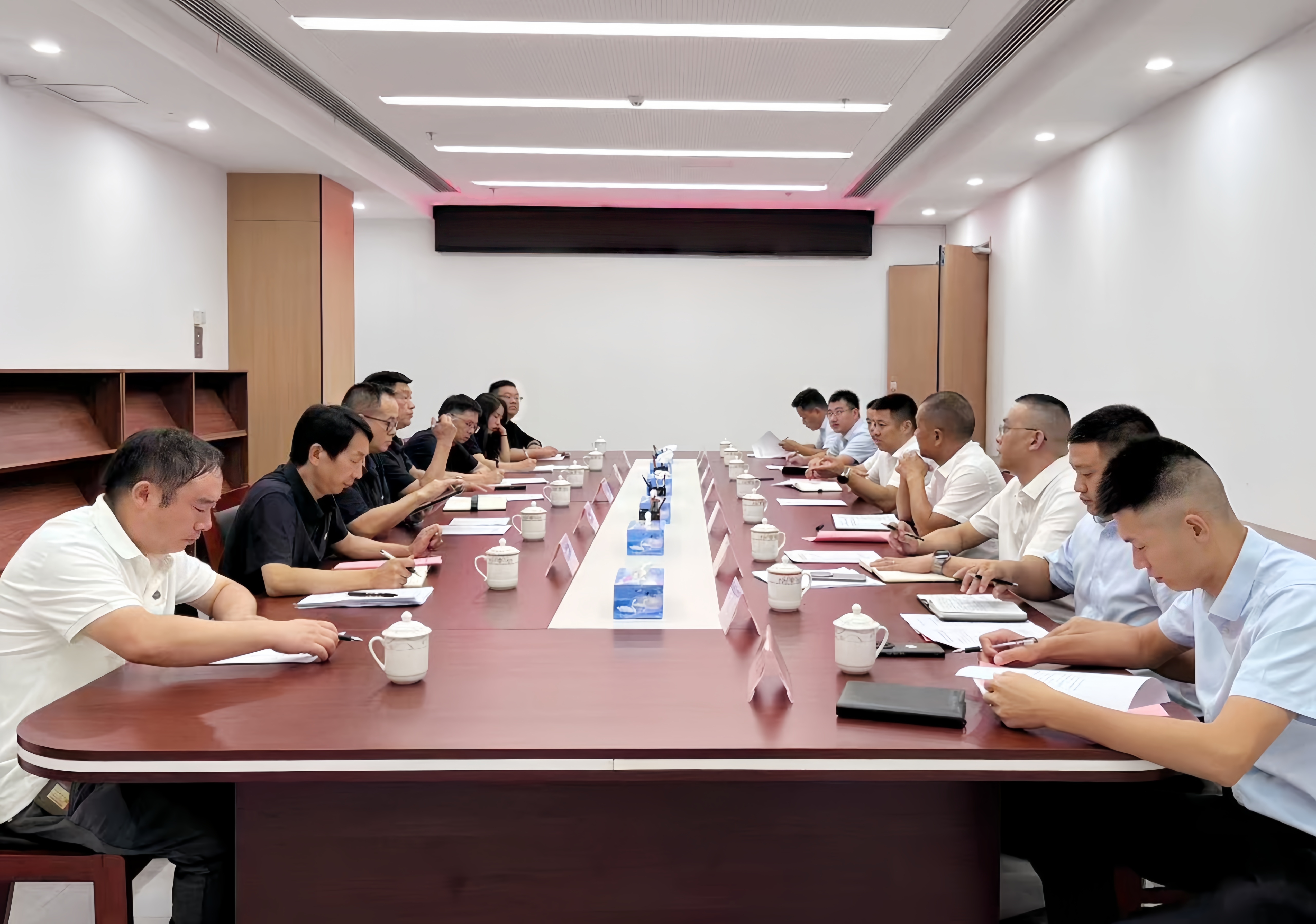 彭云率隊(duì)赴江西崇義縣發(fā)投集團(tuán)交流座談